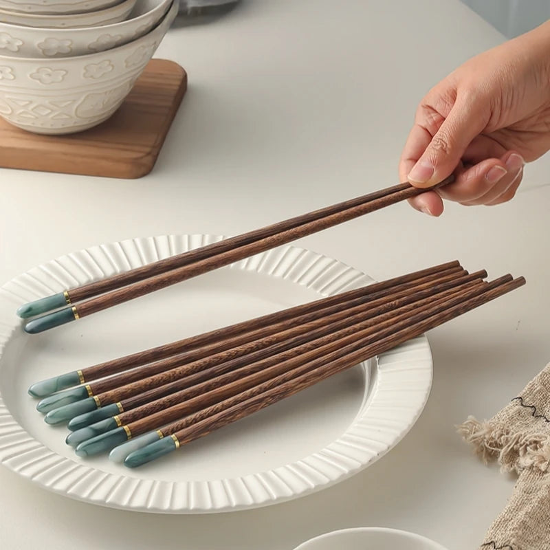 Essstäbchen-Set Maiko aus Holz – Bild 2