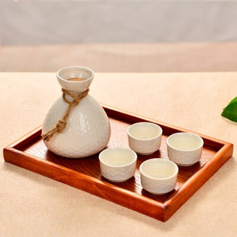 Modernes Sake-Set Nihonshu – Weiss