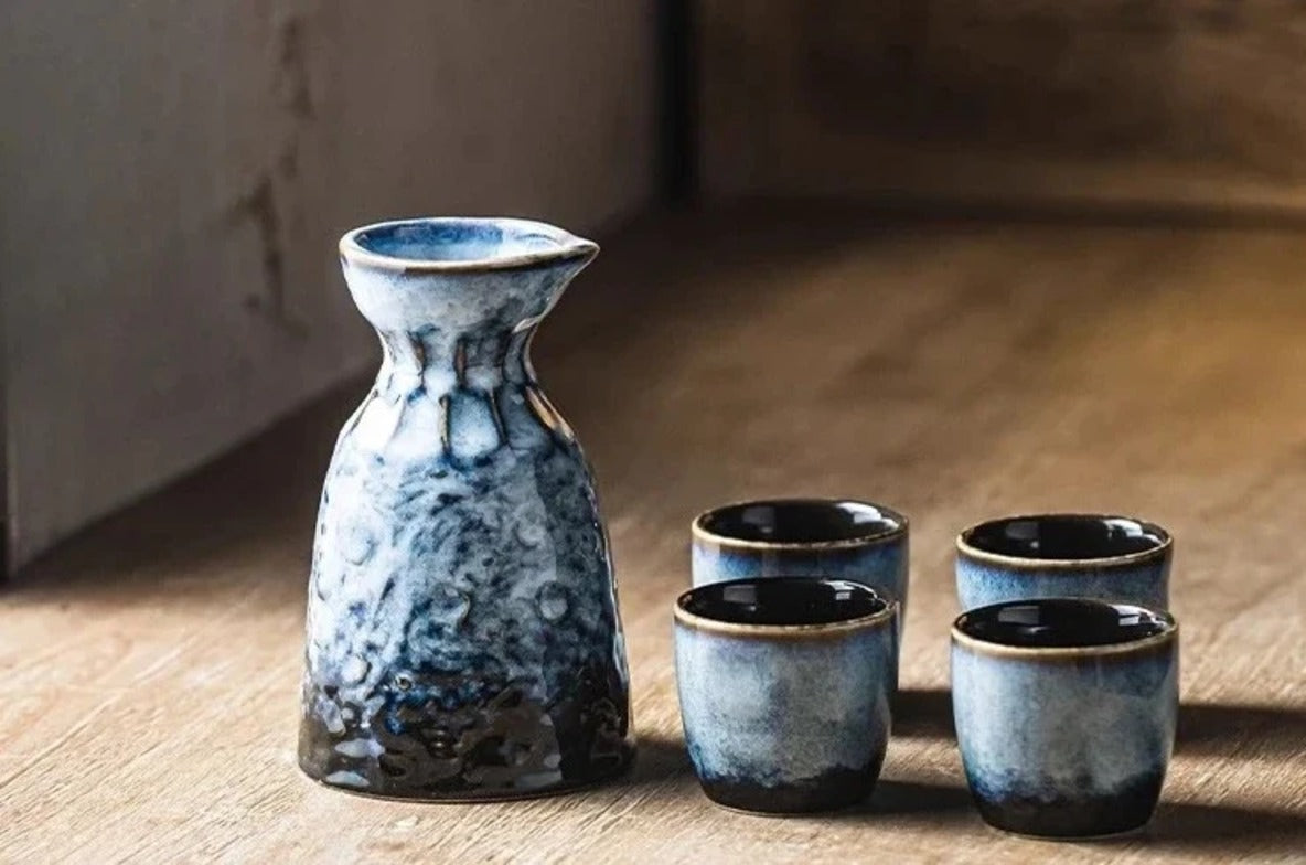 Sake-Set Mizuho Hellblau inkl. Holztablett