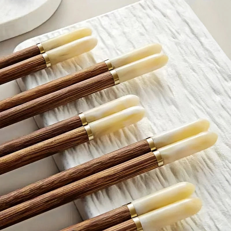 Essstäbchen-Set Maiko aus Holz – Bild 3